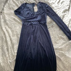 LOVE BY DESIGN Long Sleeve Maxi Dress. Color: Midnight Navy. Size XS